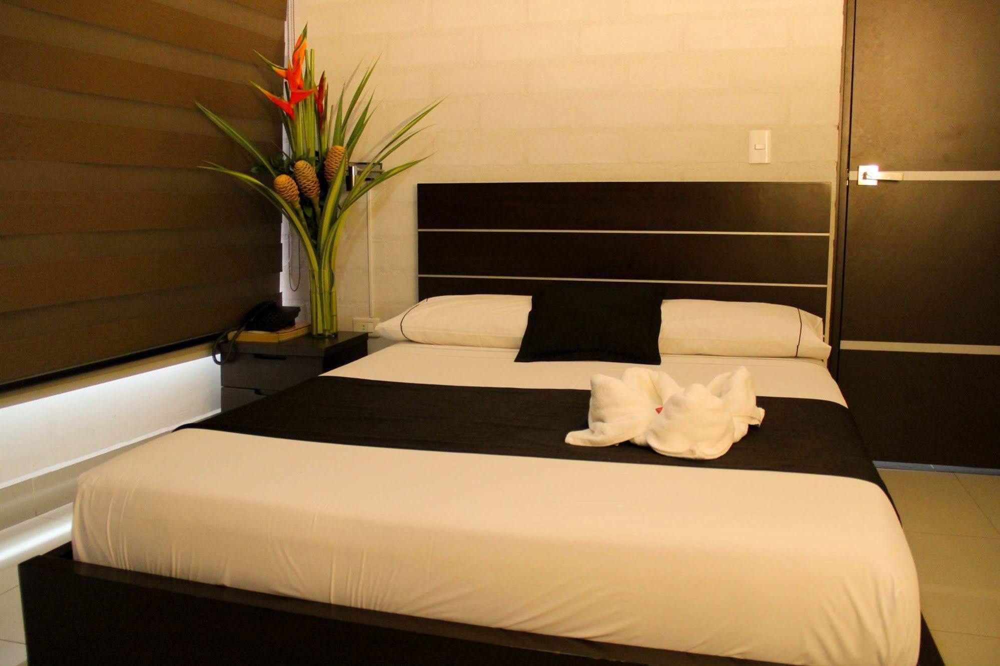 Ayenda 1254 Mi Colombia Hotel Medellin Exterior photo