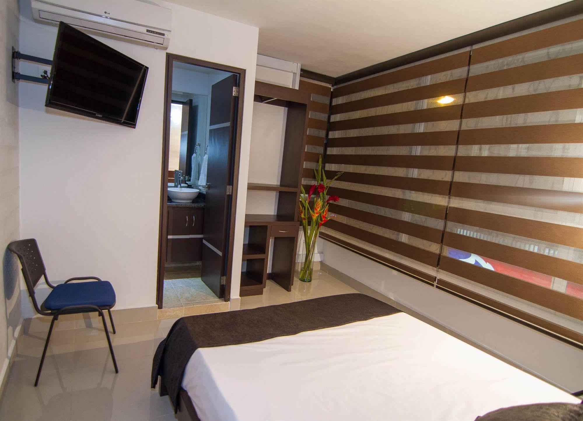 Ayenda 1254 Mi Colombia Hotel Medellin Exterior photo