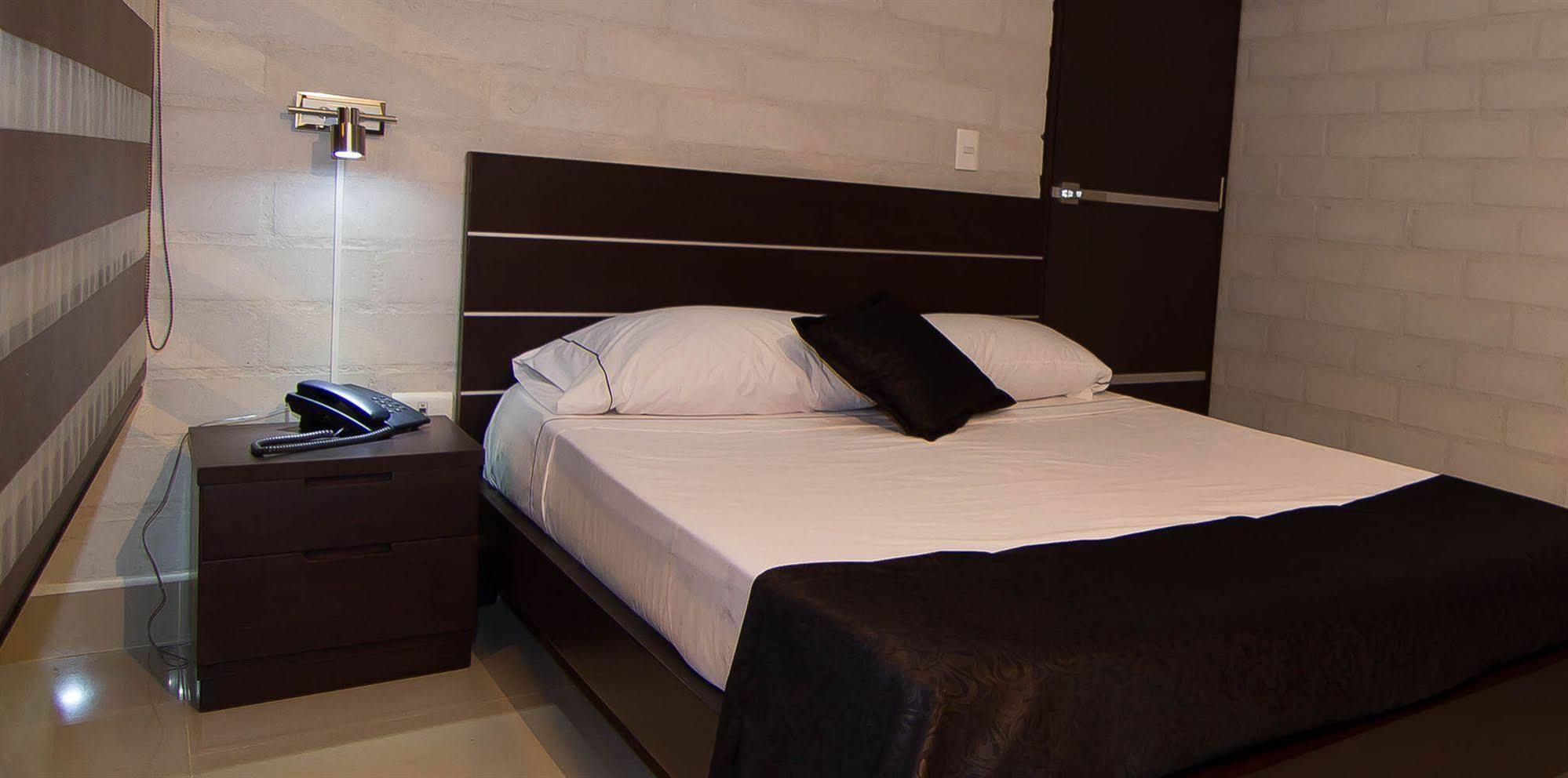 Ayenda 1254 Mi Colombia Hotel Medellin Exterior photo